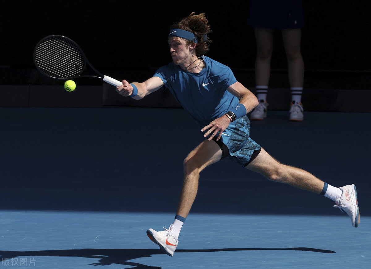 九游体育官方网站-网球杯赛上演强强对话，漓江犀牛队强势反弹岭北飞鹰队，团队配合流畅；的简单介绍