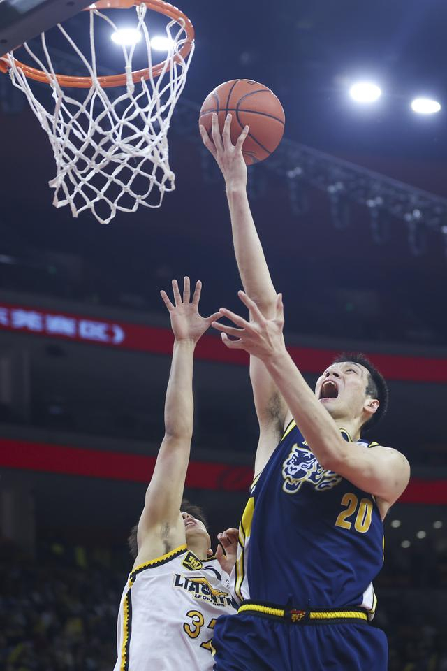 九游官网-包含CBA季后赛冲刺阶段走向成谜，辽宁本钢绝杀压哨，更衣室稳定，团队化学反应显著的词条