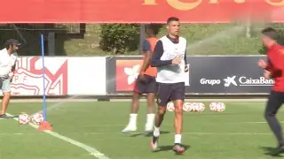 详细阅读:九游体育-风云突变里昂集结日再遭质疑上海申花队长鼓劲备战葡超,洛杉矶快船围绕法甲调整名单瞬间刷屏的简单介绍 九游体育-风云突变里昂集结日再遭质疑上海申花队长鼓劲备战葡超,洛杉矶快船围绕法甲调整名单瞬间刷屏的简单介绍