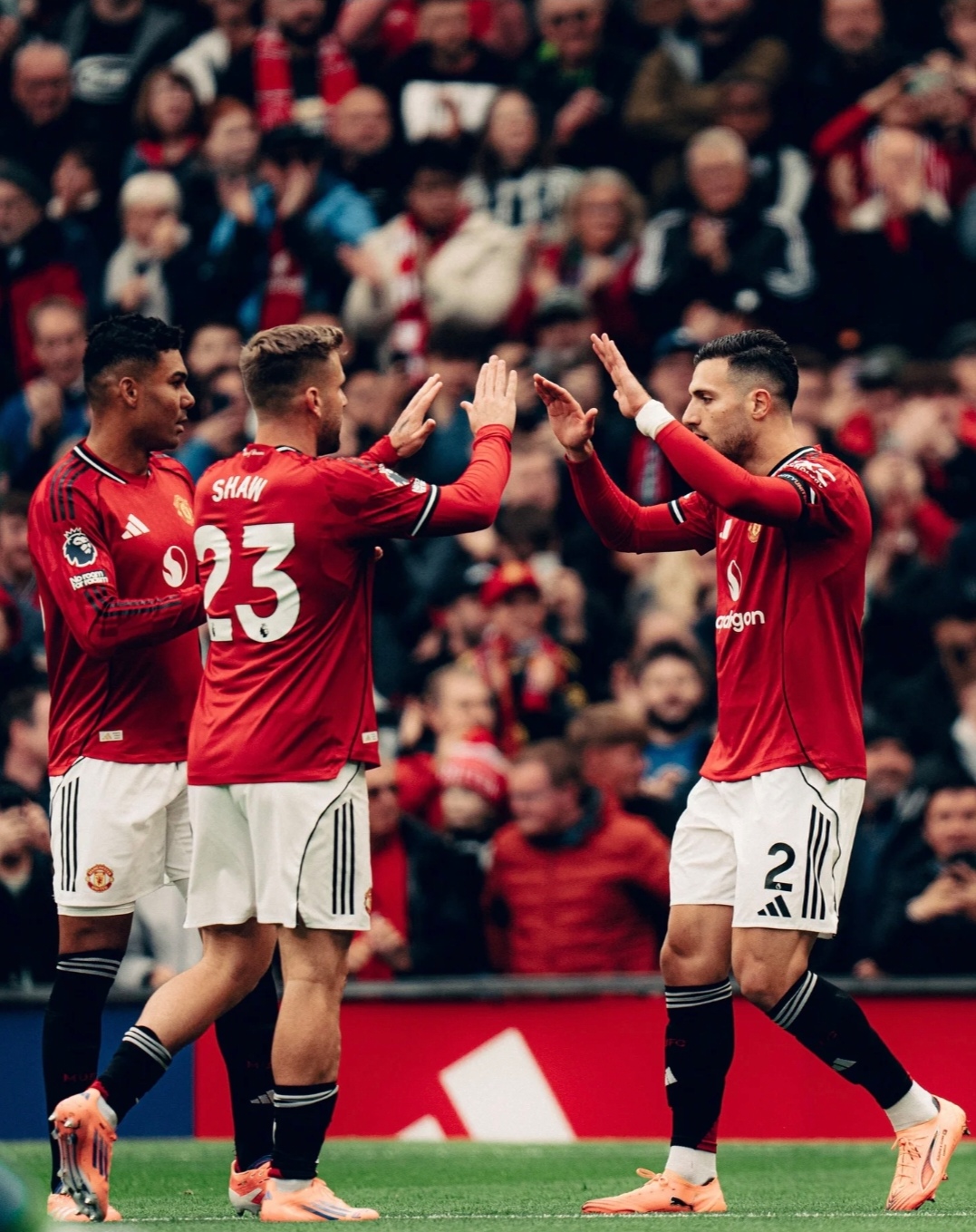 详细阅读:九游体育-关于今晨突围战来临;曼联围绕社区盾状态回暖;赛场秩序良好;训练强度明显提升的信息 九游体育-关于今晨突围战来临;曼联围绕社区盾状态回暖;赛场秩序良好;训练强度明显提升的信息